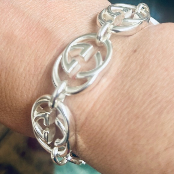 Gucci Interlocking GG Sterling Silver Bracelet with box and Gucci pouch. - Picture 6 of 15